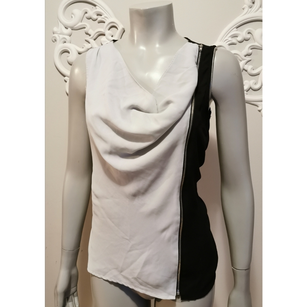Suzy Shier EUC grey & black zipper sleeveless top